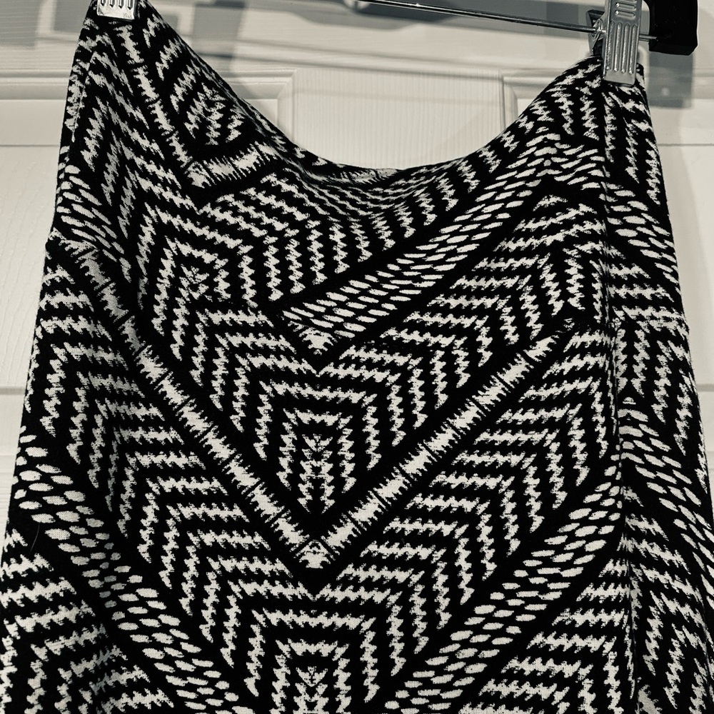 Living Doll Monochrome Zigzag Maxi  Skirt Size Small